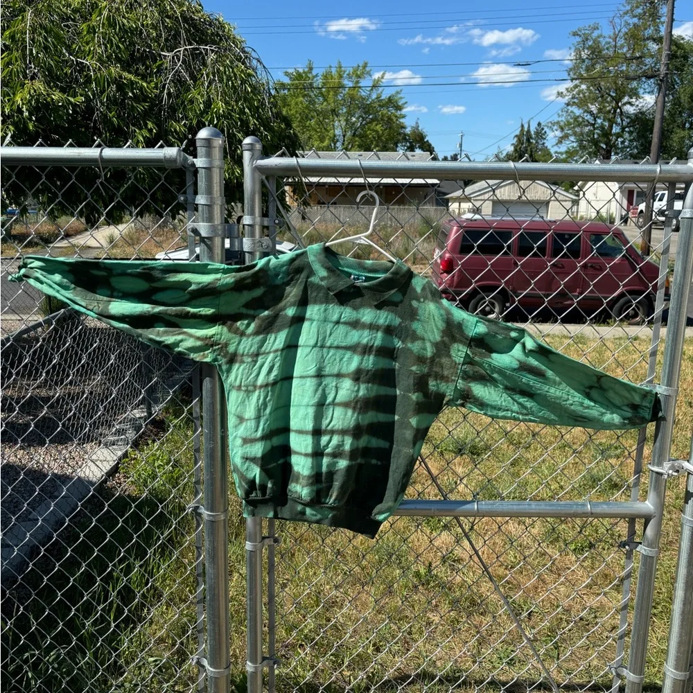 Bleach Dyed Green and Brown 90’s Collared Sweater, Women’s Size 0 or Men’s Small - Picture 4 of 7
